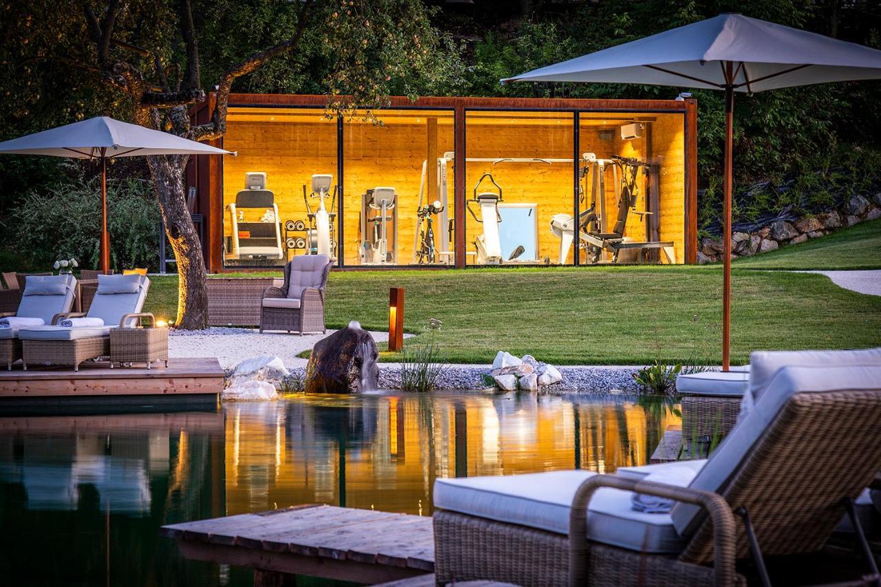Golden Hill Country Chalets & Suites Waldschach Exterior foto
