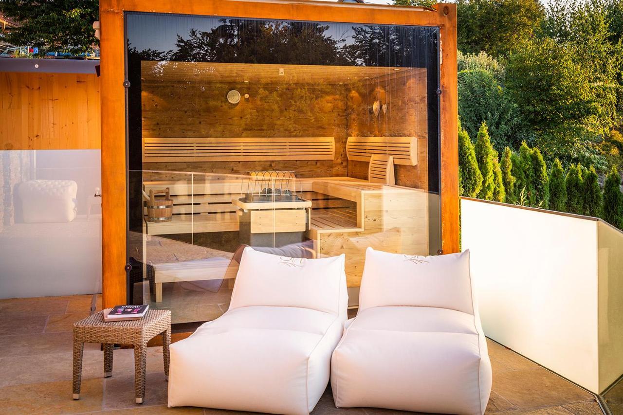 Golden Hill Country Chalets & Suites Waldschach Exterior foto