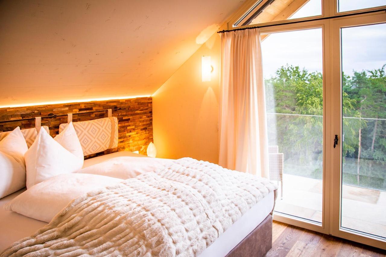 Golden Hill Country Chalets & Suites Waldschach Exterior foto
