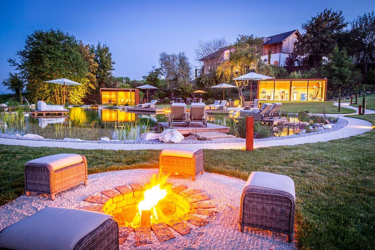 Golden Hill Country Chalets & Suites Waldschach Exterior foto