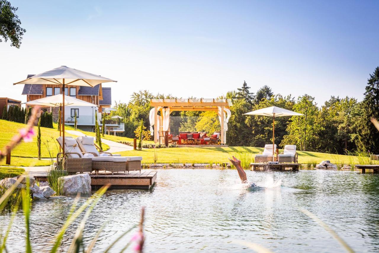Golden Hill Country Chalets & Suites Waldschach Exterior foto