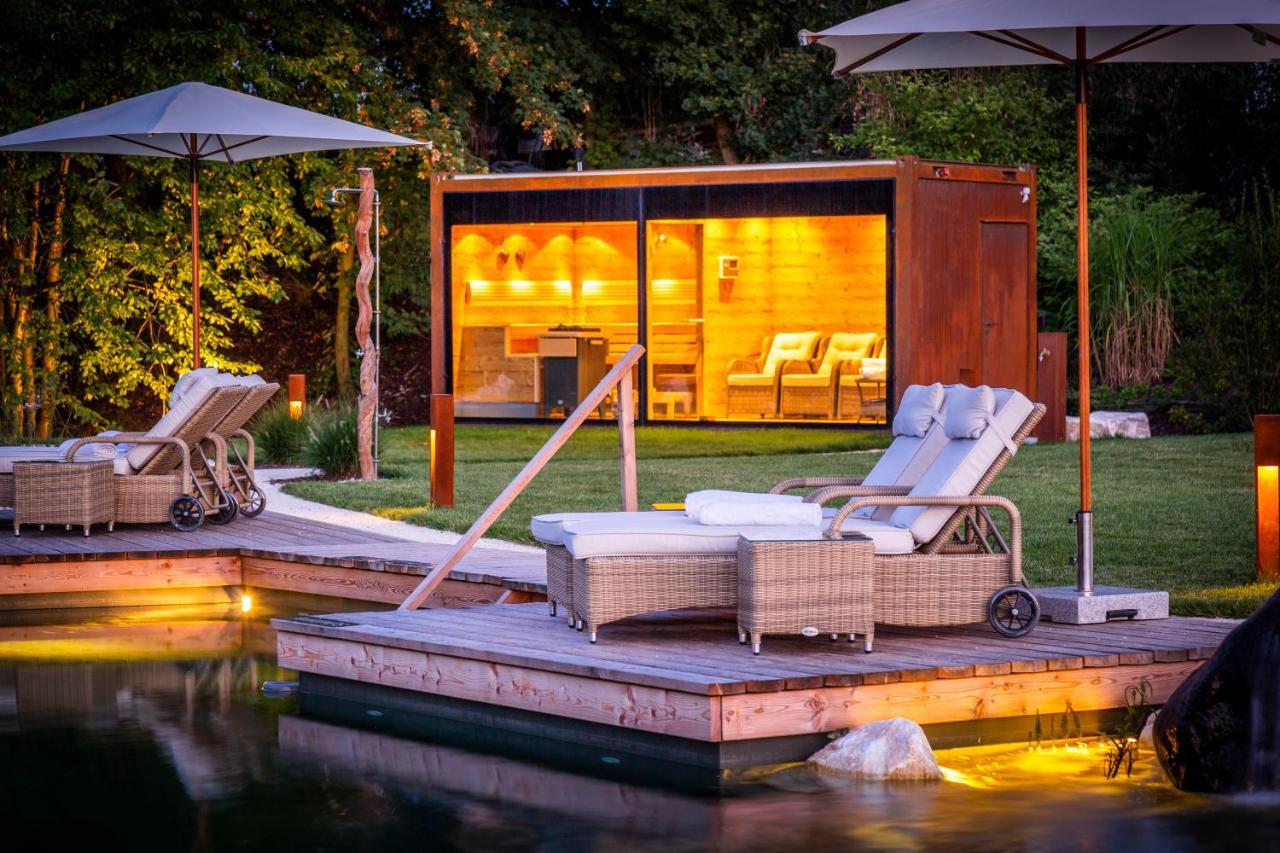 Golden Hill Country Chalets & Suites Waldschach Exterior foto